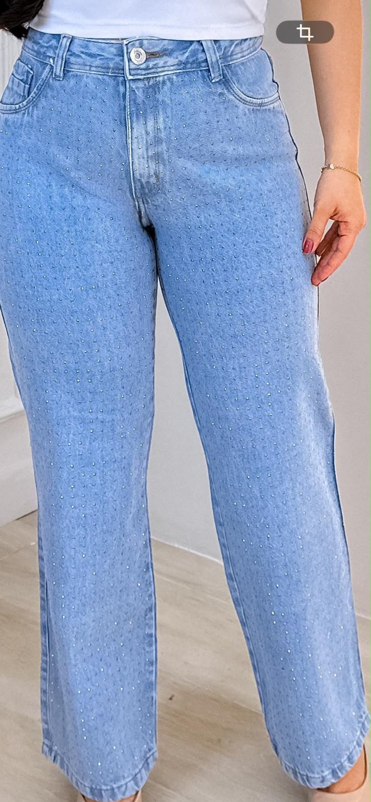 Calça Wide Leg Azul Clara com pedraria na frente 100% algodão.